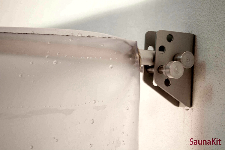 Detalhe do suporte com a cabine travada na posição de banho Detalhe do suporte com a cabine travada na posição de banho