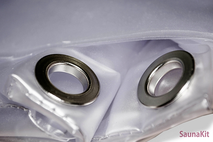 Detalhe dos ilhoses da cabine plástica Detalhe dos ilhoses da cabine plástica